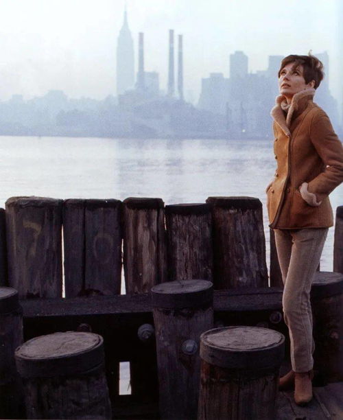 100套赫本的優(yōu)雅服飾,珍貴老照片總有一張你沒(méi)見(jiàn)過(guò)